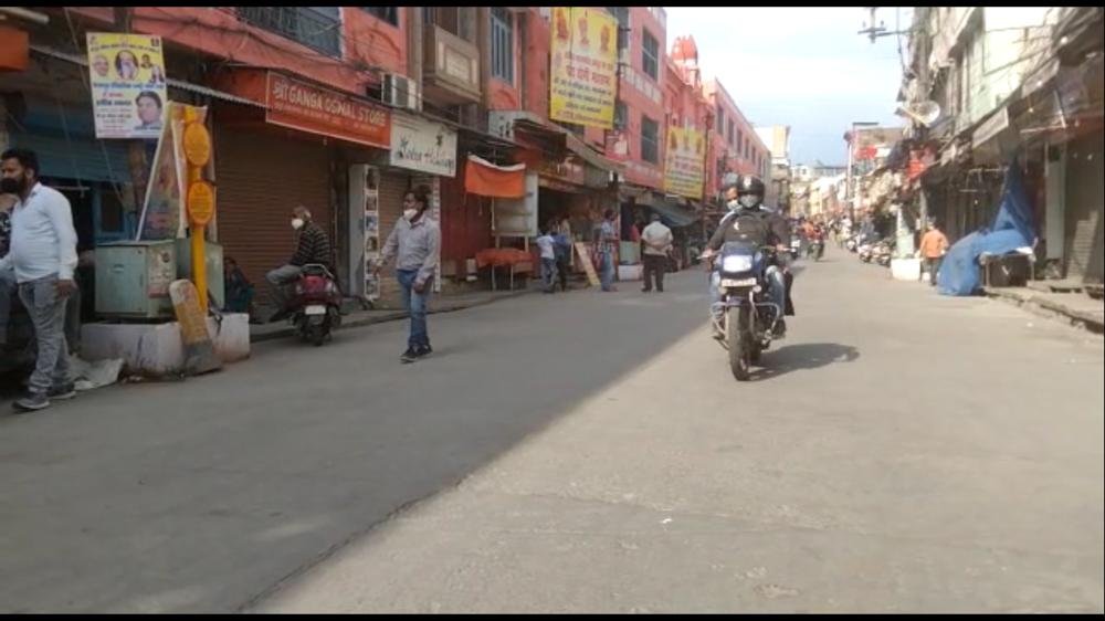 कुंभ पर कोविड इफ़ेक्ट: हरकीपौडी के बाजारों में सन्नाटा, दुकानदार खेल रहे सड़कों पर क्रिकेट! वीडियो वायरल